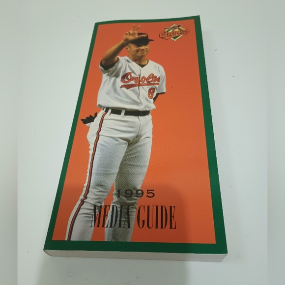 1995 Vintage Baltimore Orioles Baseball Media Guide & Schedule & 1992 Schedule - Picture 10 of 12